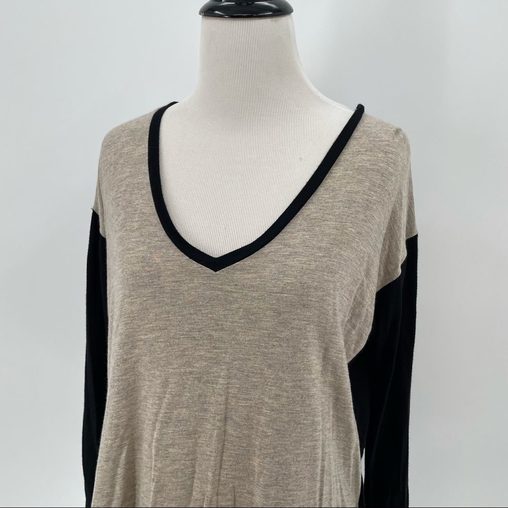 Madewell Woman’s Long Sleeve V Neck Tee